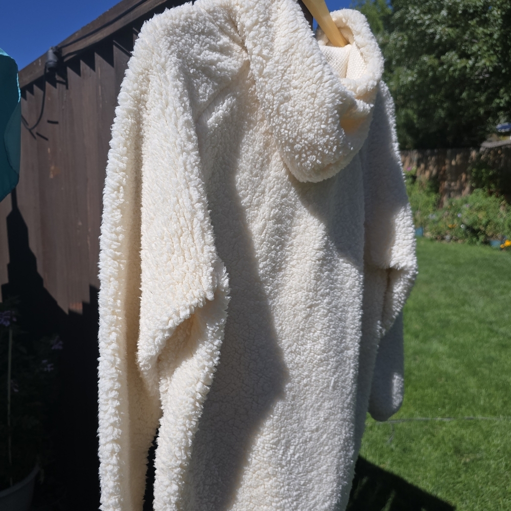 Db Sunday Size Large Sweater - image 7